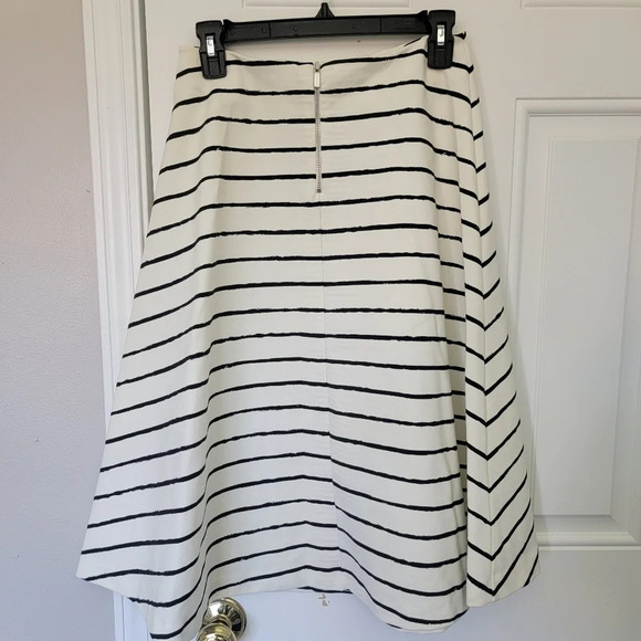 Elizabeth And James Back And White Striped A Line Back Zip Full Skirt Size 4 - Picture 3 of 9